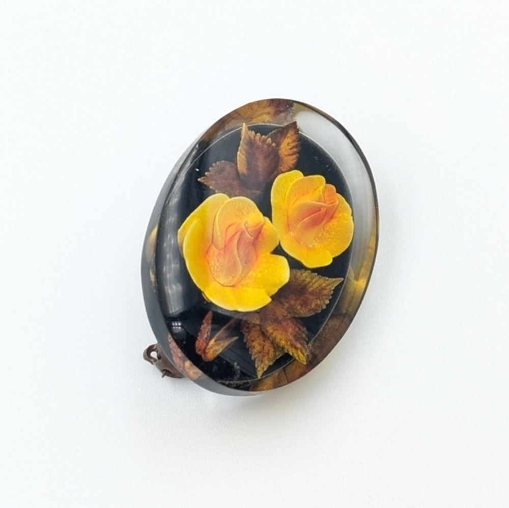 Vintage lucite embedded yellow flowers and leaves brooch pin - Picture 1 of 5